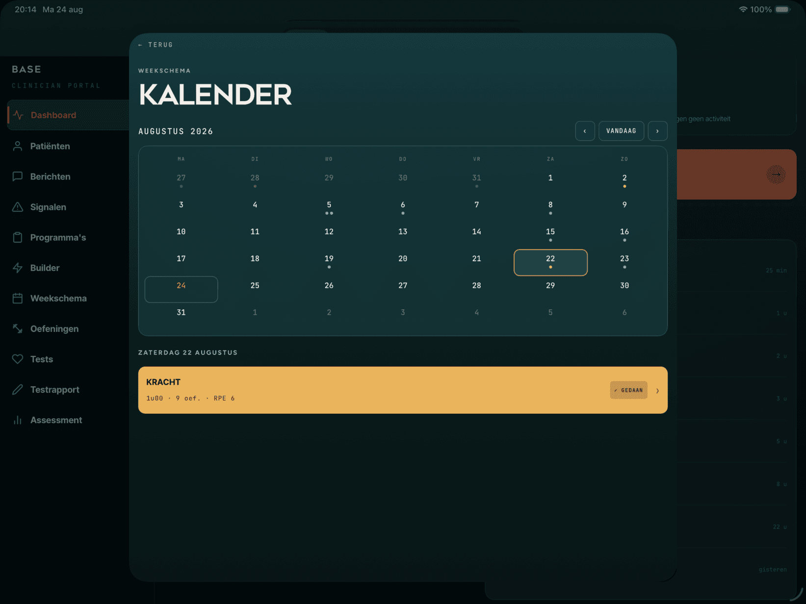 De kalender van een patiënt in BASE op een iPad, met per dag de geplande en gedane trainingen